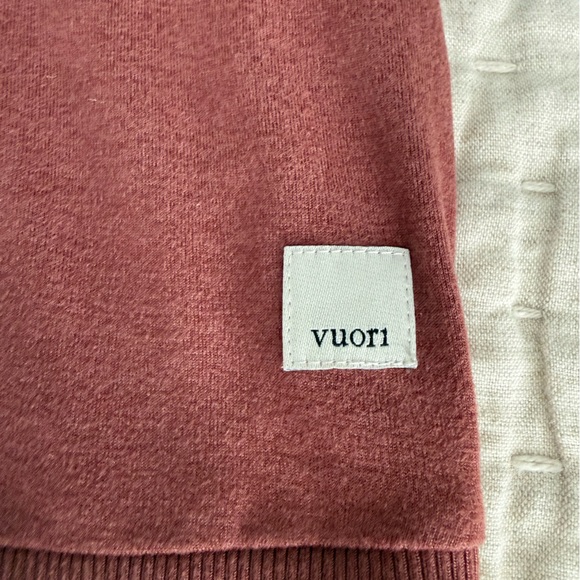 Vuori Women's Top in Dusty Rose Red Halo Crew - Picture 2 of 3